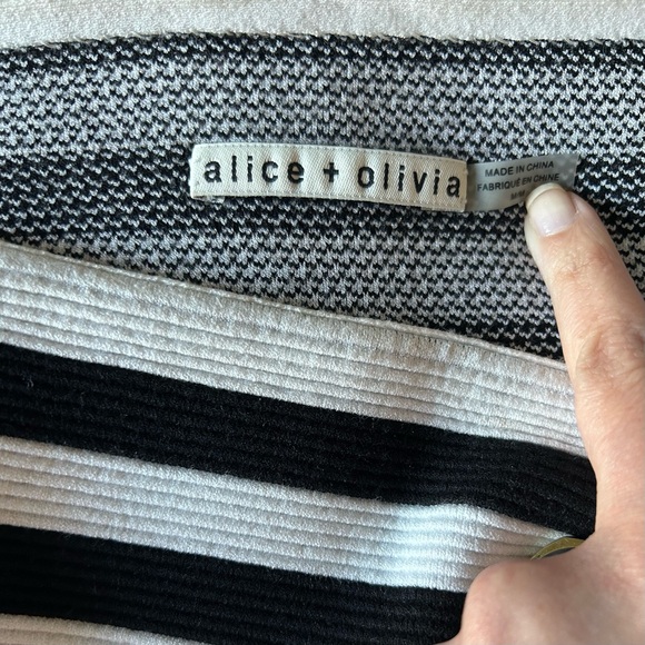 **SOLD** Alice + Olivia knit ribbed striped crop top - size M - stretchy fabric - Picture 2 of 7